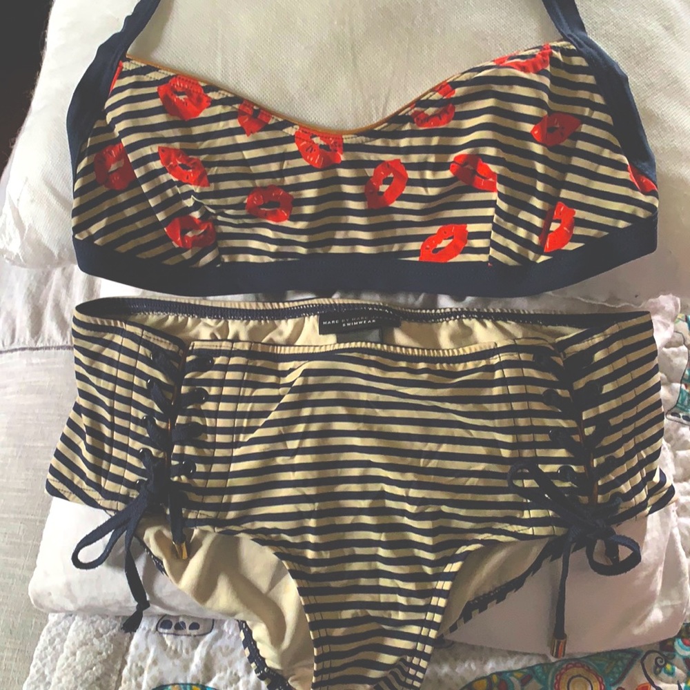 Swimming suit, full bottom and top